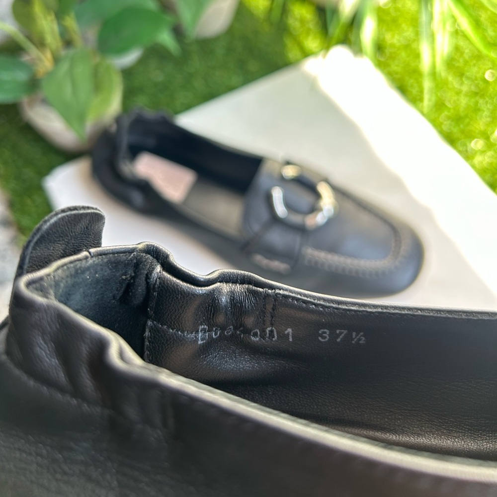 Moccasin with piercing
Midnight SHERYL MOC | AGL
S445.00 size 7.5 - Picture 15 of 16